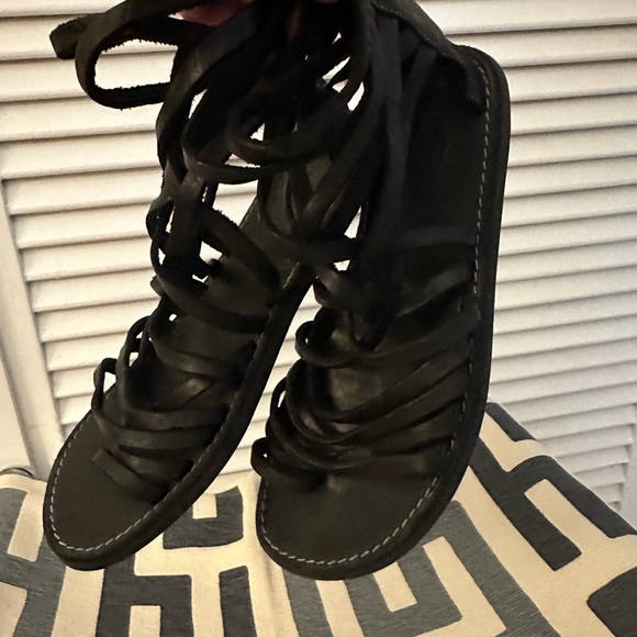 Ash Brand sandals. Black leather strap sandal with zipper closure in back. - Picture 4 of 6